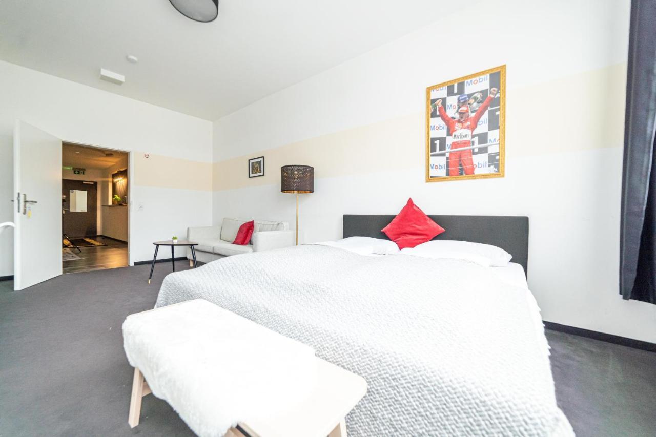 Full House Hostel Nuernberg - Shared Bath & Kitchen Nuremberga Exterior foto