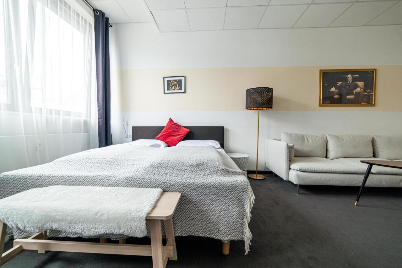 Full House Hostel Nuernberg - Shared Bath & Kitchen Nuremberga Exterior foto