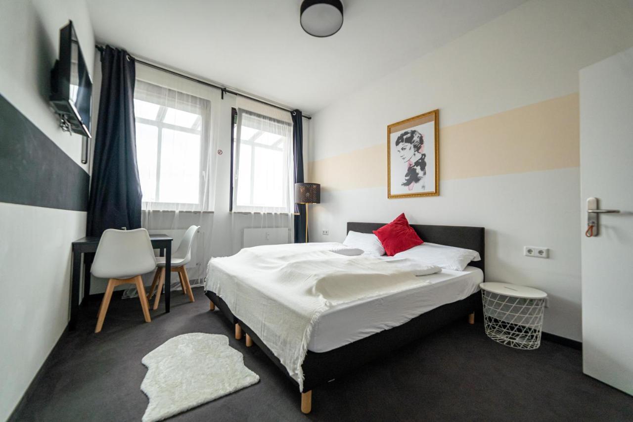 Full House Hostel Nuernberg - Shared Bath & Kitchen Nuremberga Exterior foto