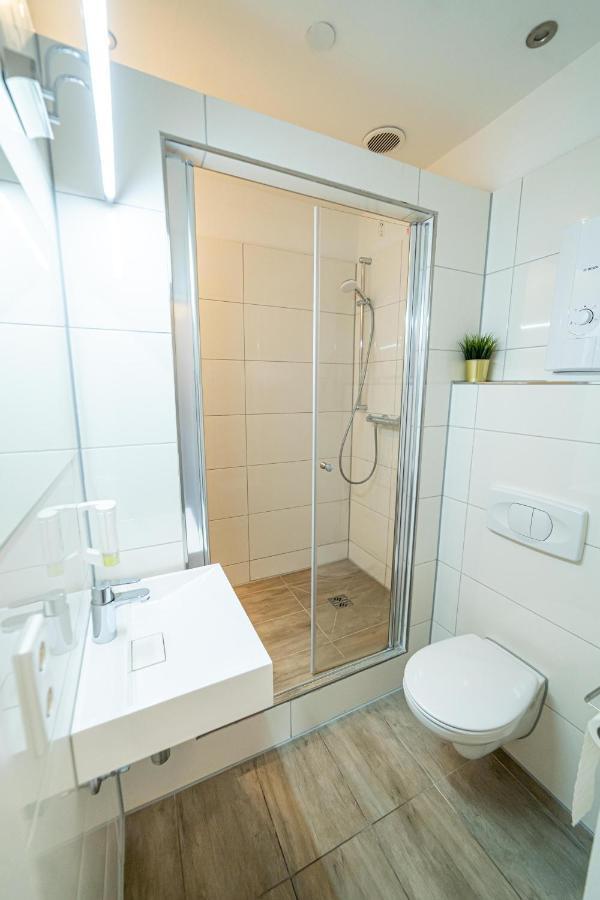 Full House Hostel Nuernberg - Shared Bath & Kitchen Nuremberga Exterior foto