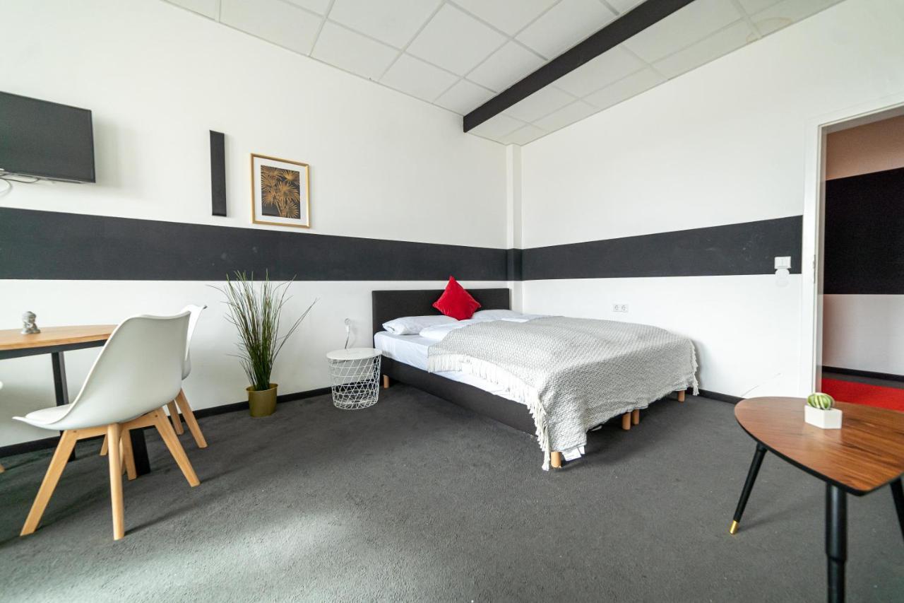 Full House Hostel Nuernberg - Shared Bath & Kitchen Nuremberga Exterior foto